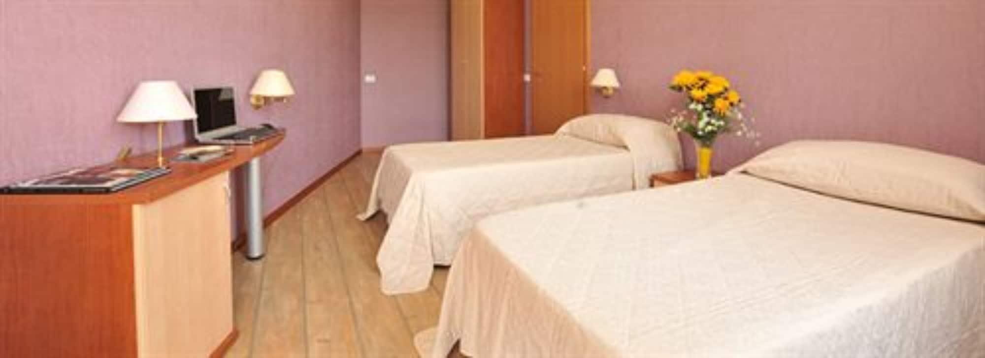Hotel Centro Turistico Gardesano 부솔렌고 외부 사진
