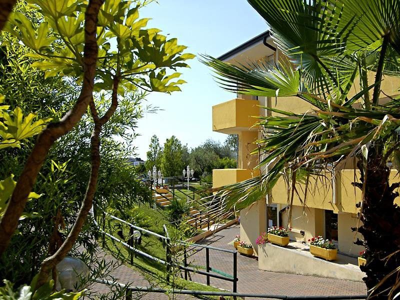 Hotel Centro Turistico Gardesano 부솔렌고 외부 사진